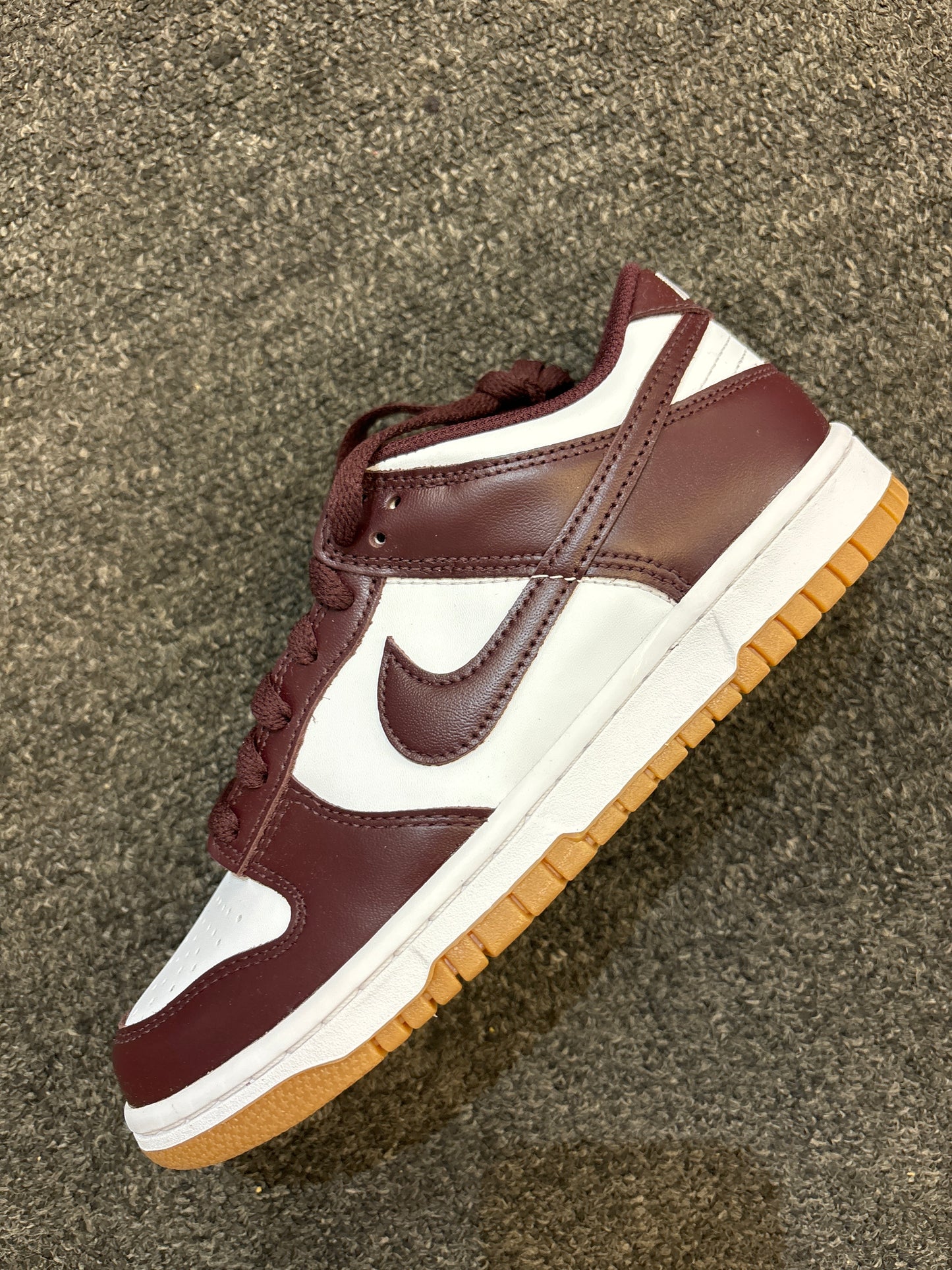 Burgundy gum bottom dunk Sz5.5