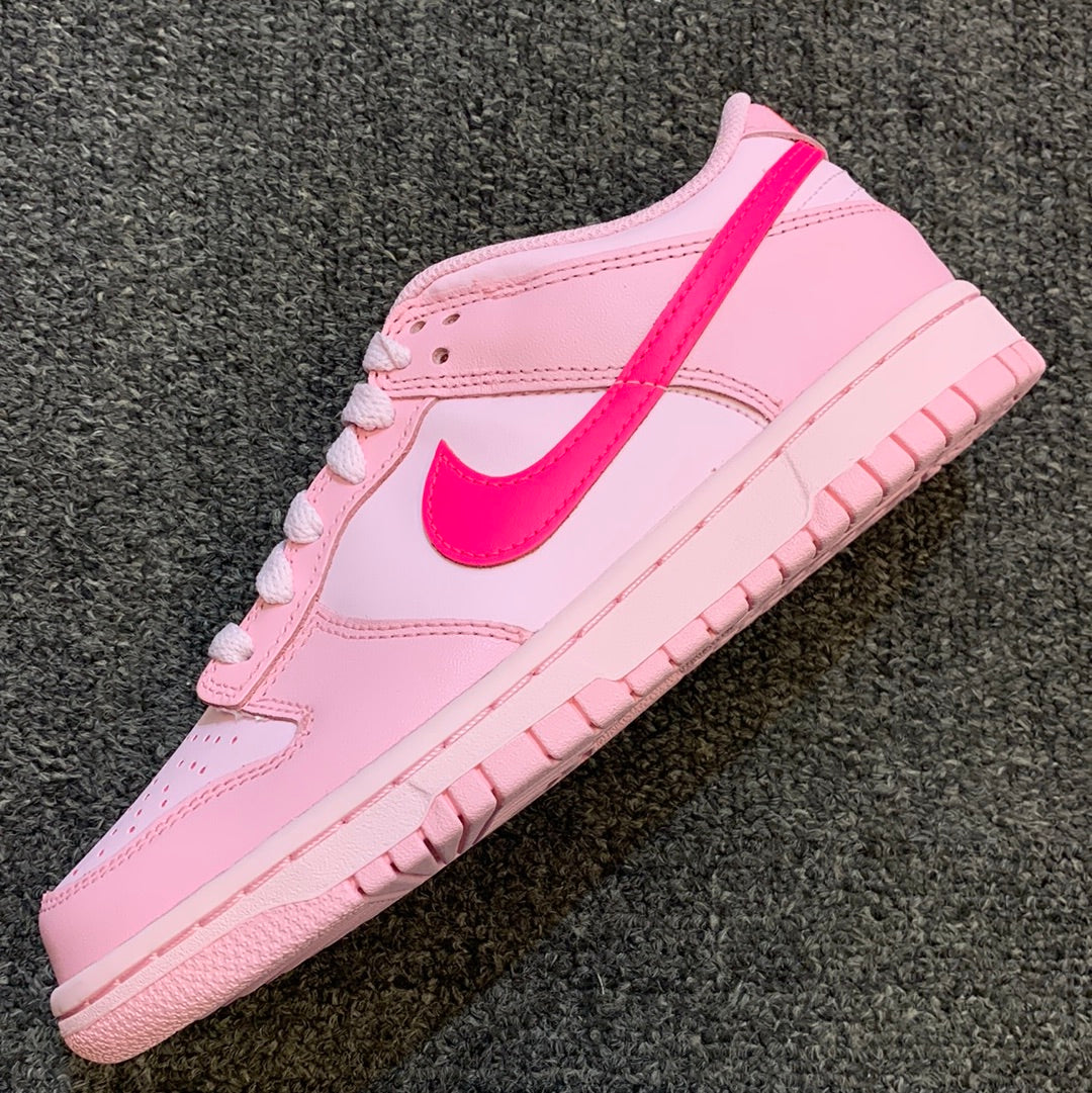 Dunk low triple pink Sz5