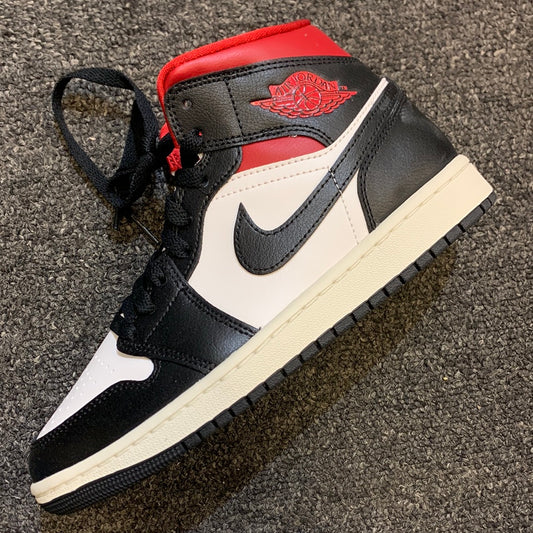 Jordan 1 mid Sz7w/5.5y