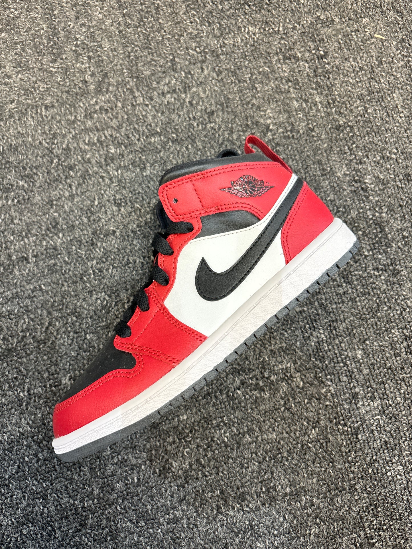 Air Jordan 1 mid Chicago Sz2.5