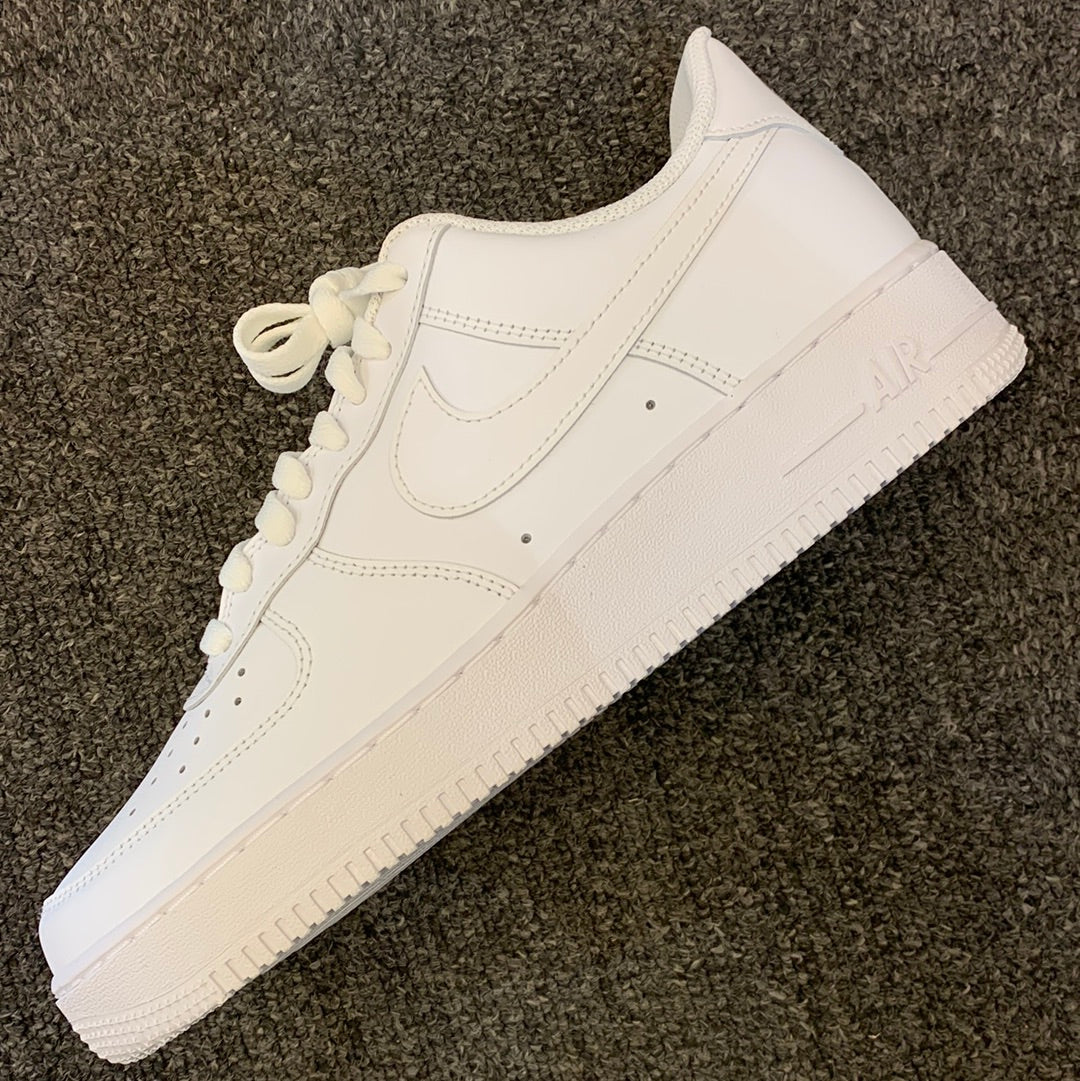 Af1 triple white Sz9.5