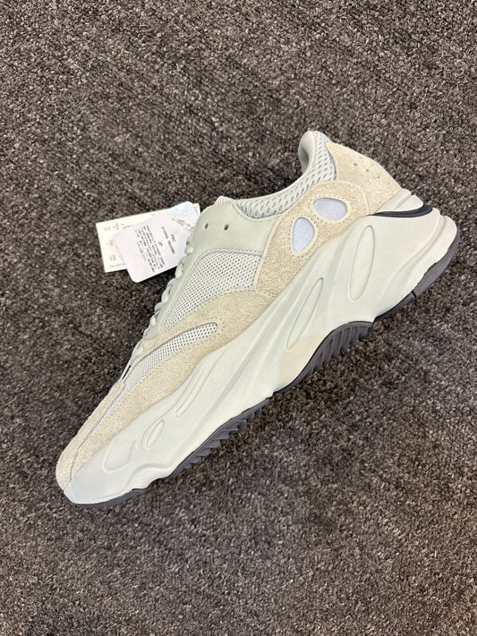 Adidas Yeezy 700 salt Sz11