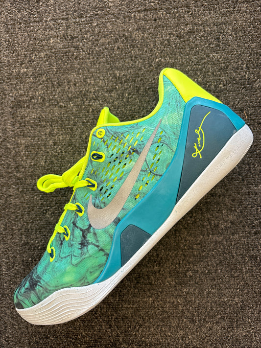 Kobe low Easter Sz13