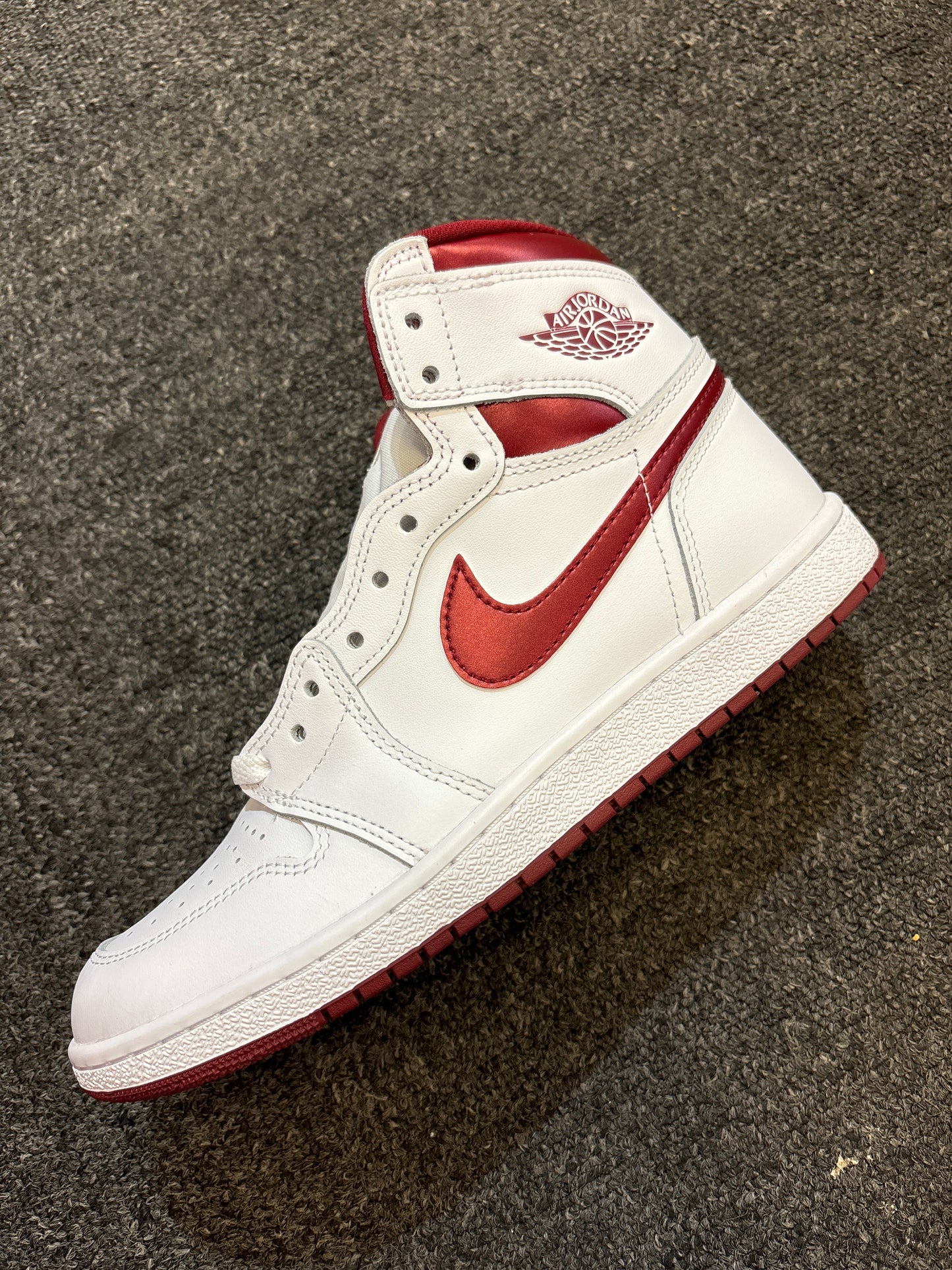 Jordan 1 hi mettallic red Sz9.5