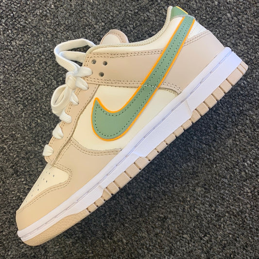 Dunk low size 5.5W/4M