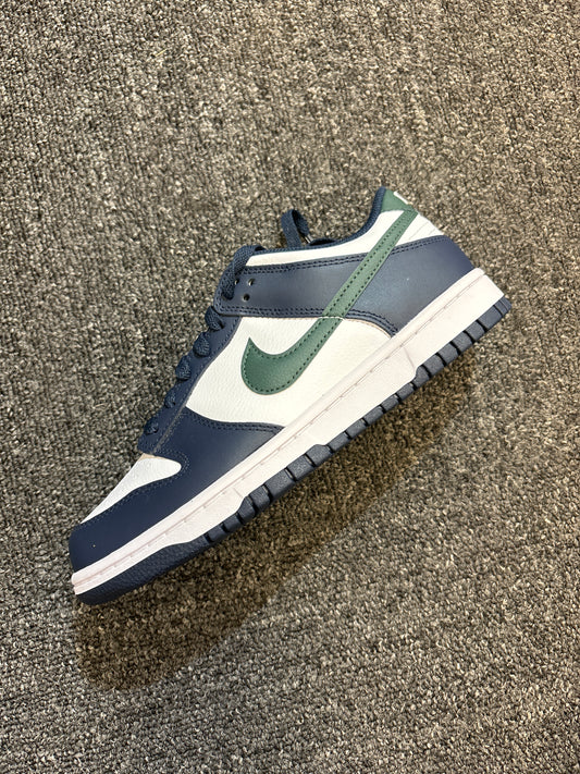 Dunk low obsidian vintage green Sz7