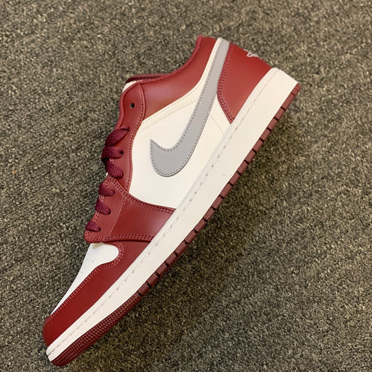 Jordan 1 low maroon Sz14