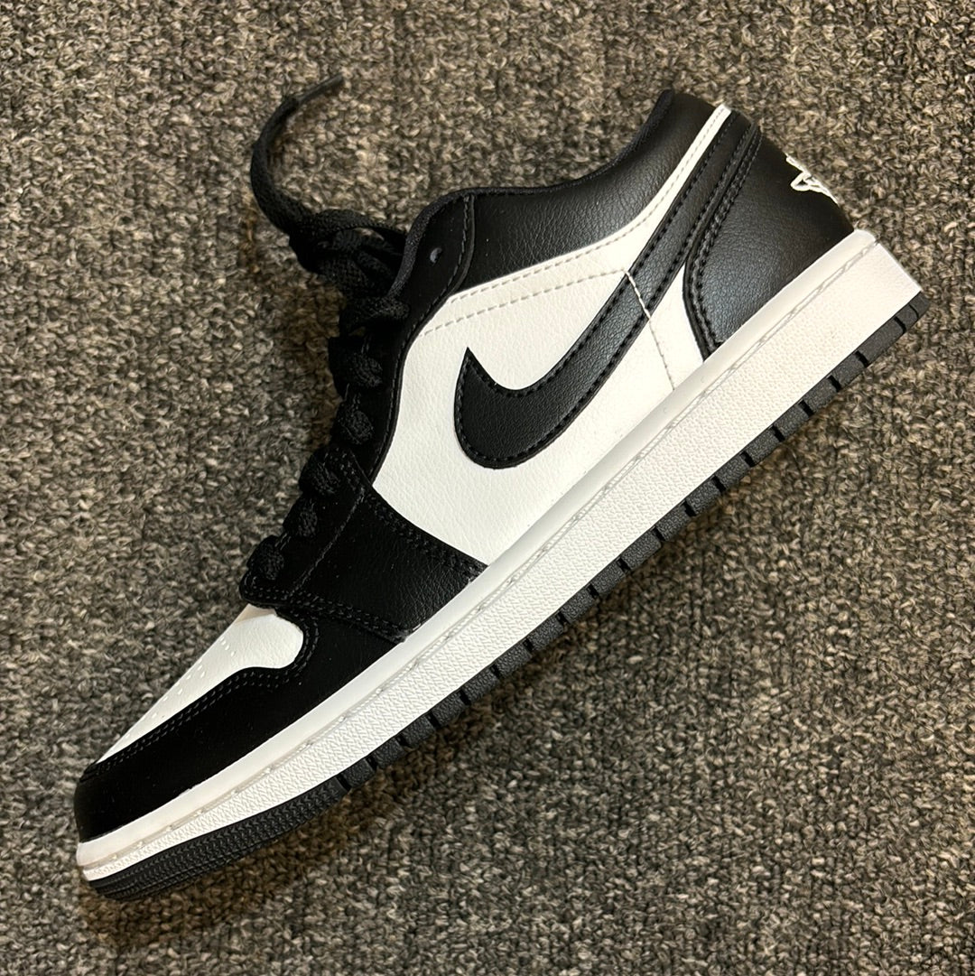 Jordan 1 low panda Sz7w/5.5y