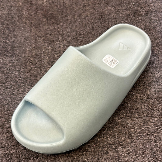 Adidas Yeezy slide salt Sz10