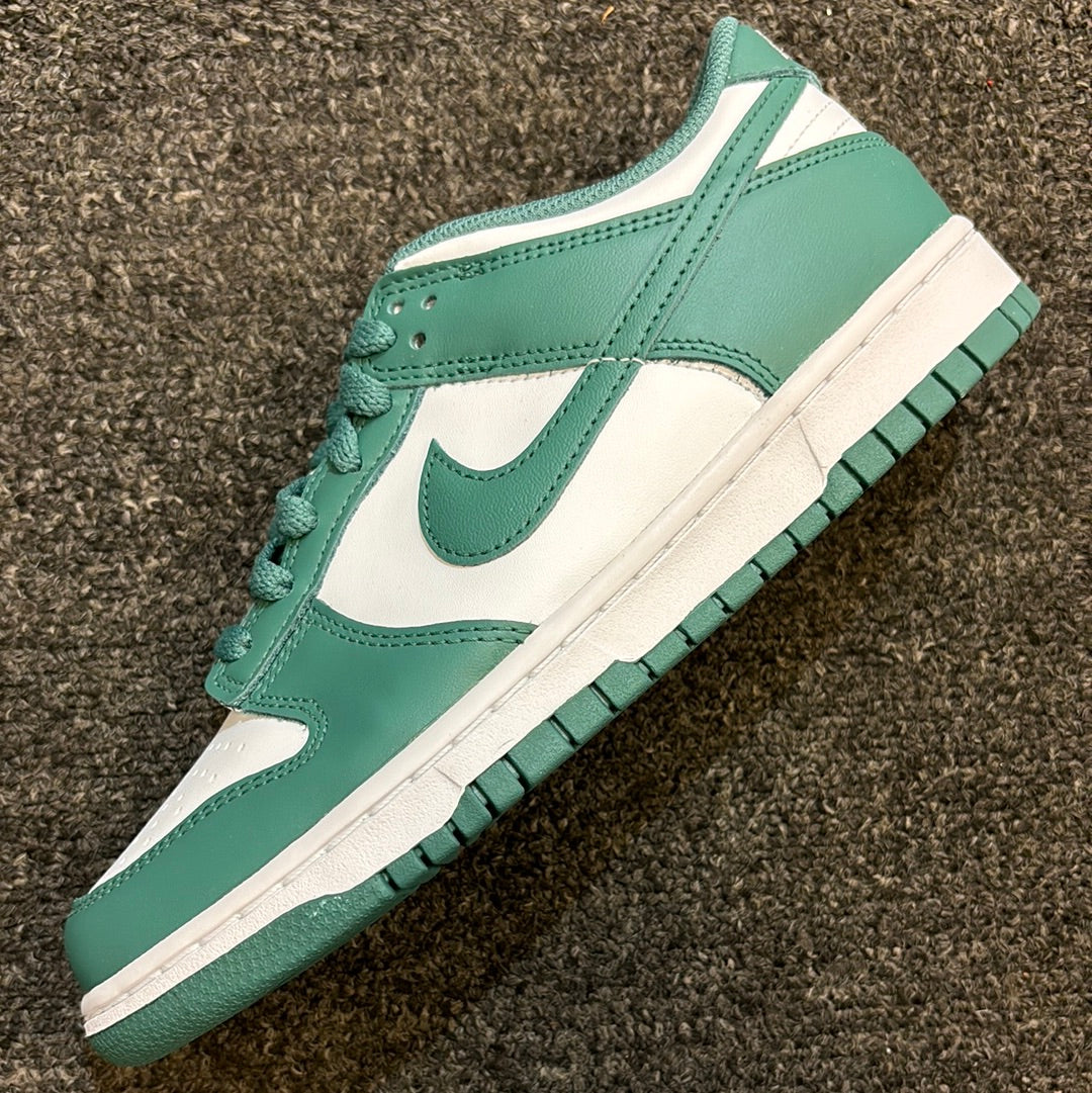 Dunk low green mint Sz7