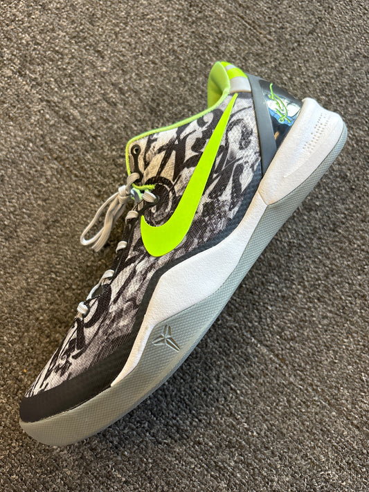 Kobe low graffiti Sz12