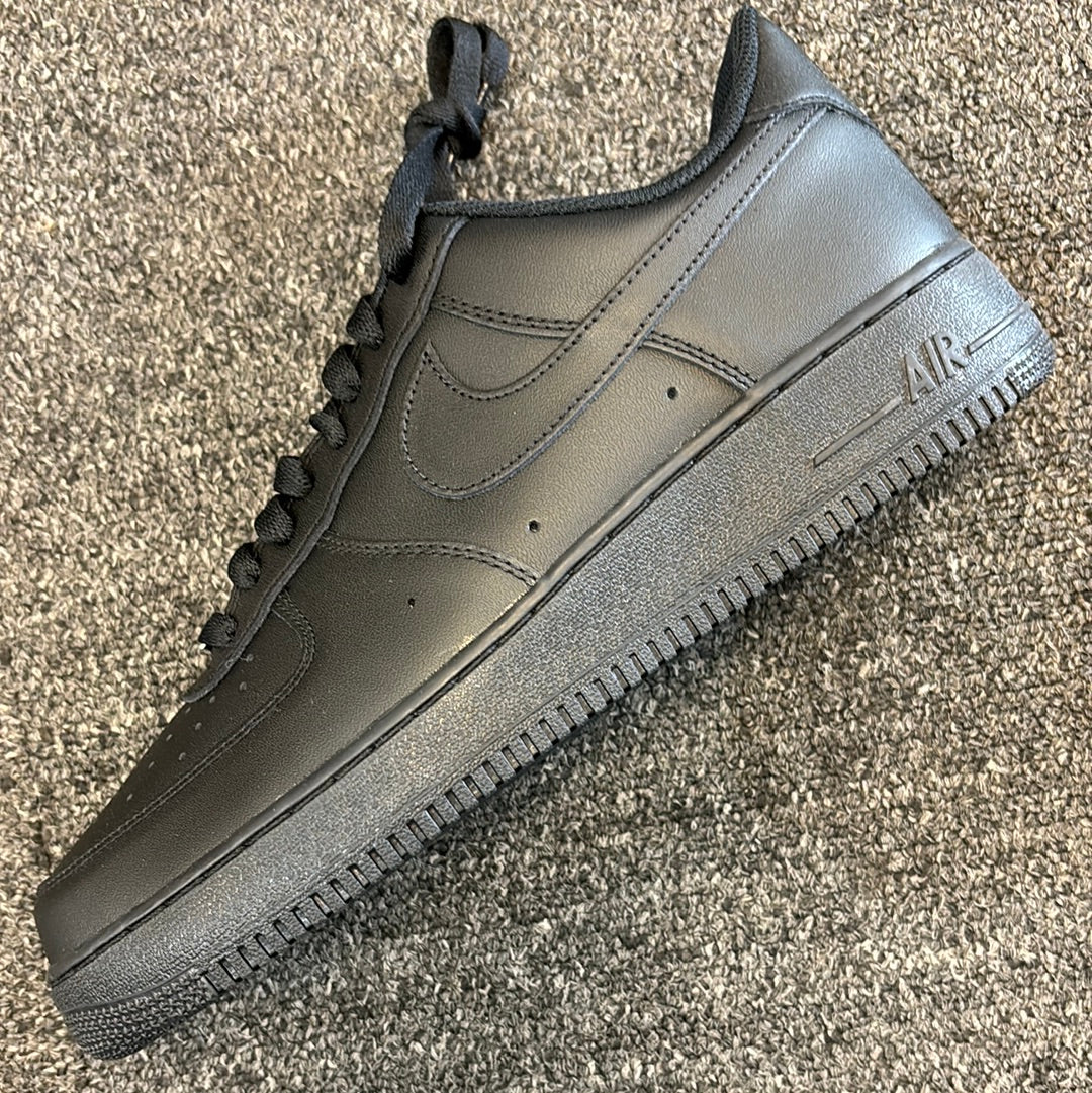 Triple black af1 low Sz10.5