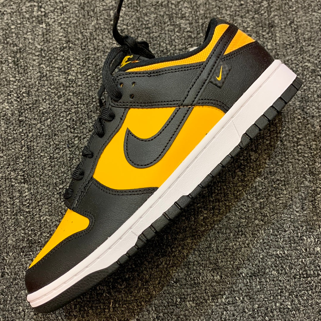 Black university gold dunk low Sz11