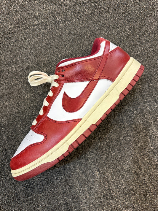 Team red vintage dunk low Sz9w/7.5m