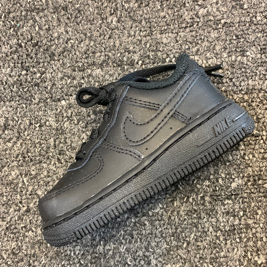 Triple black af1 Sz5