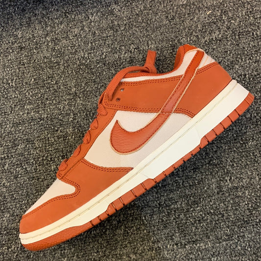 Dunk low rugged orange Sz8.5w/7y