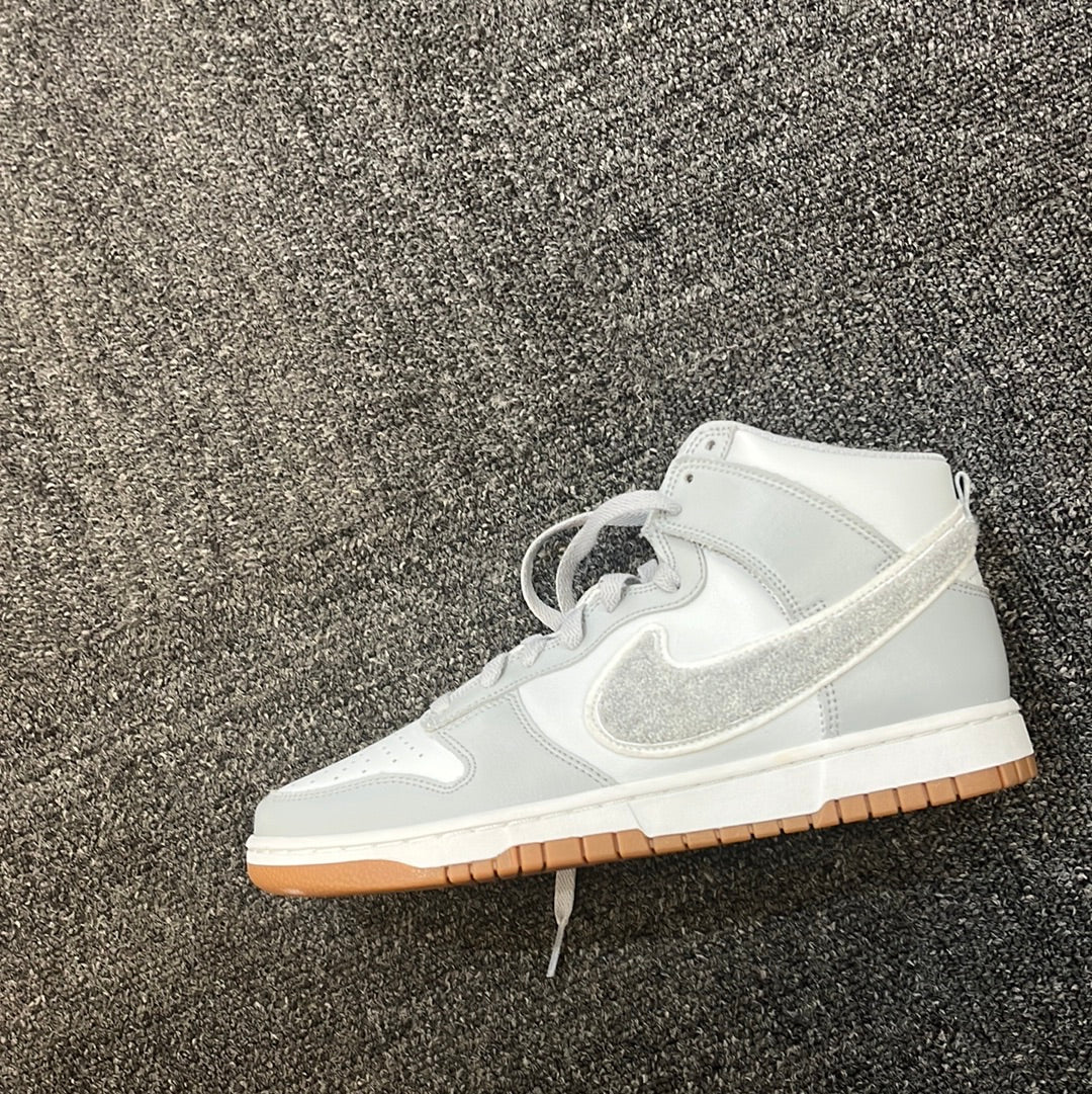 Gry wht gum dunk hi sz9.5